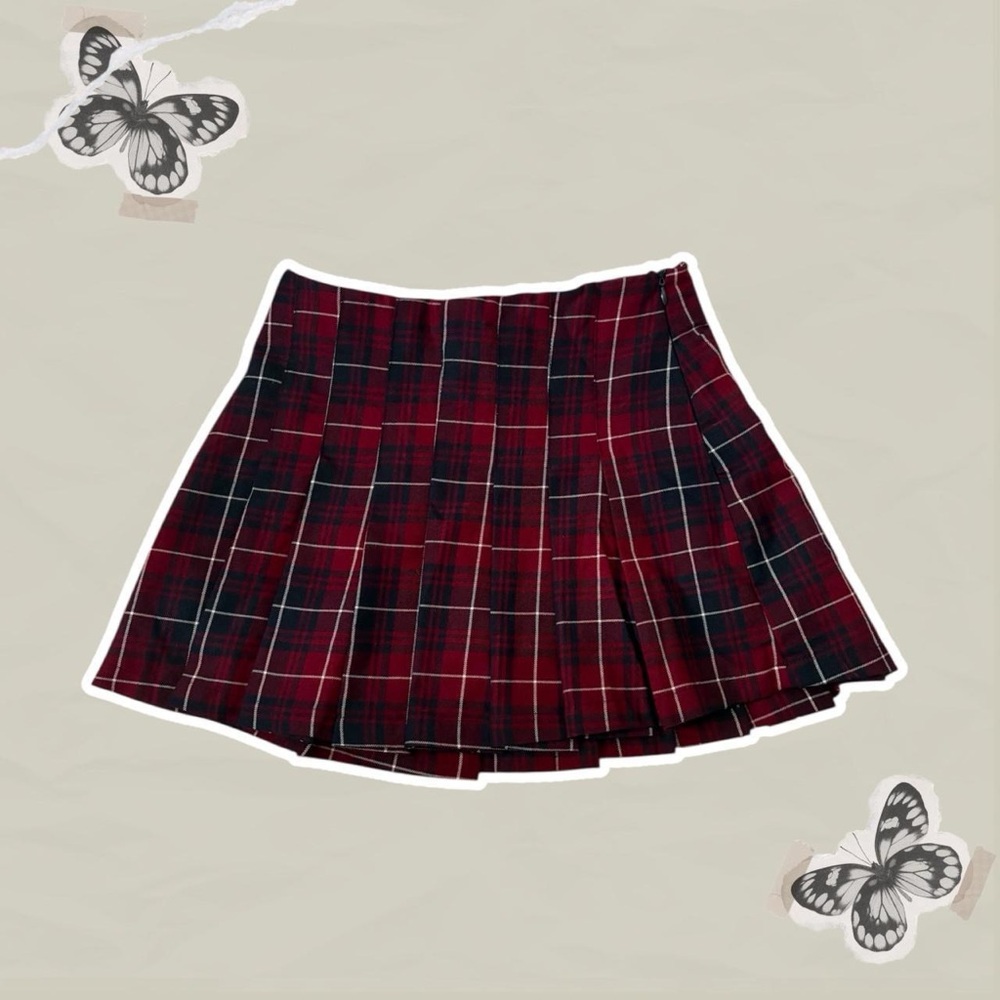 Forever 21 Red and Black Plaid Women’s Size Small Mini Skirt